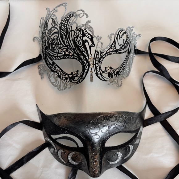 Elegant Couples Black and Silver Masquerade Masks - Picture 1 of 11